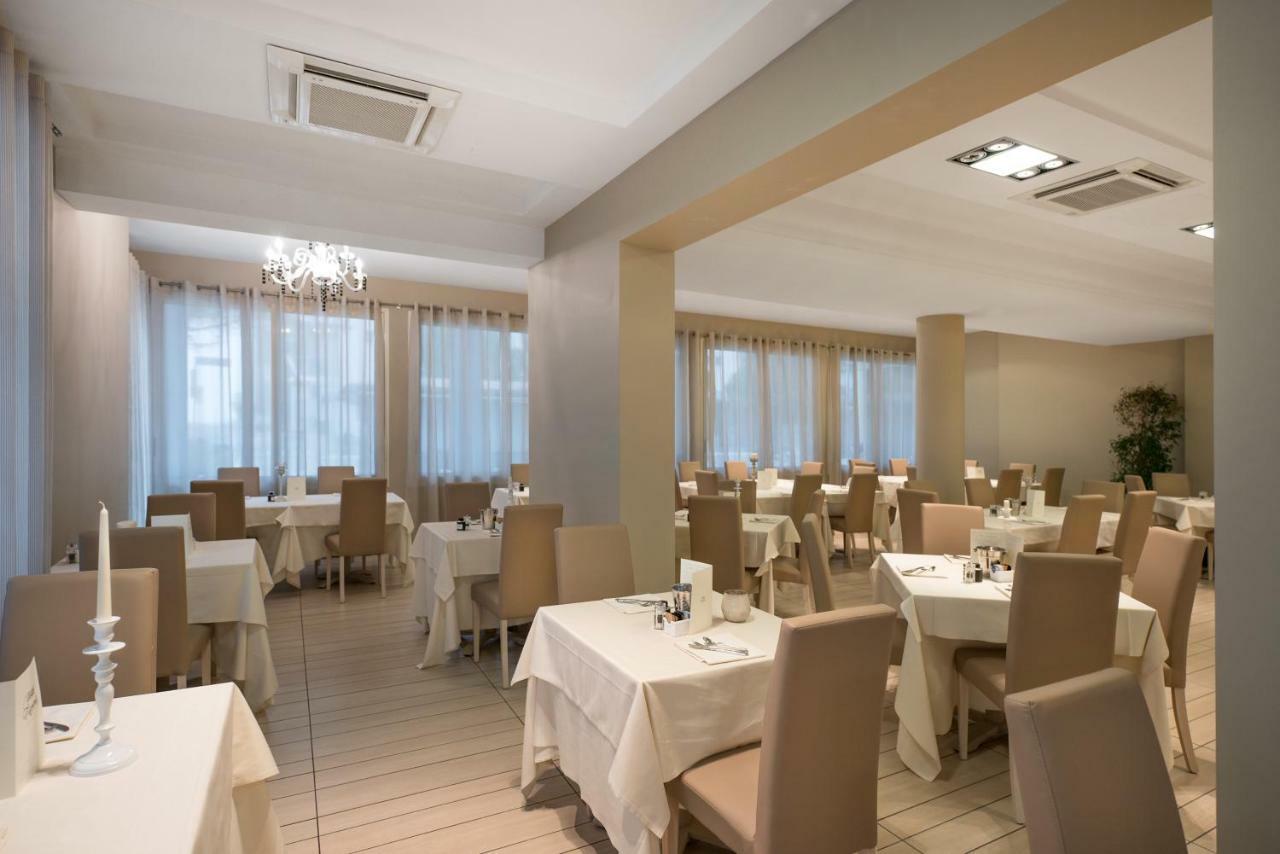 Hotel Fiamma Cesenatico Luaran gambar